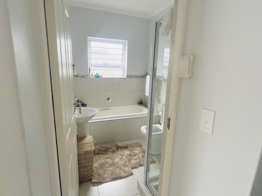 2 Bedroom Property for Sale in Parklands North Western Cape